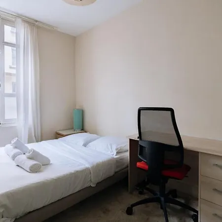 Modern & Bright - Central